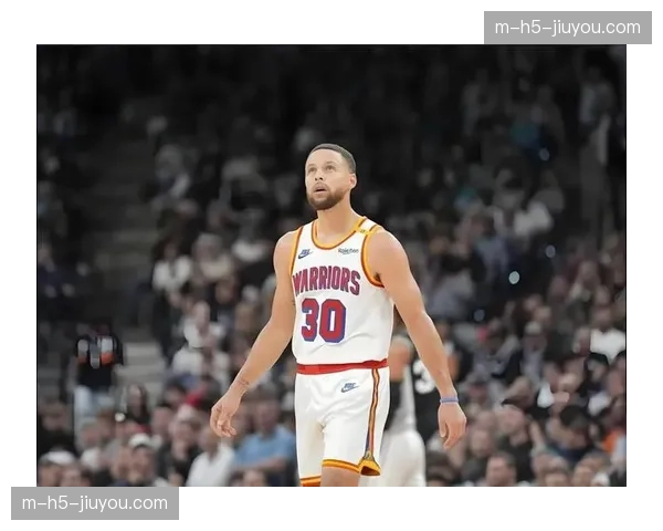 勇士附加赛祭出大阵容开局 通过内线高度减少对库里单点创造依赖